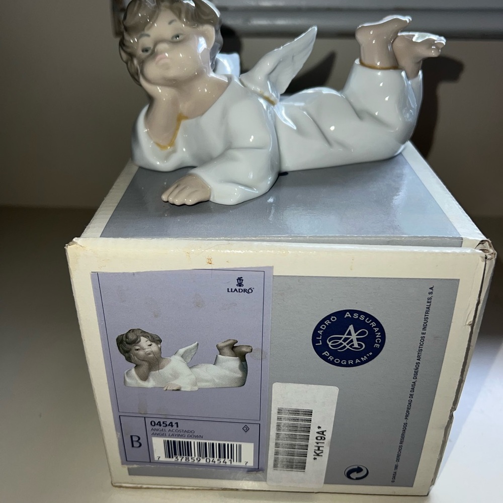 Angel Acostado - Picture 2 of 3